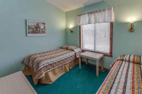 Chalet High image 26