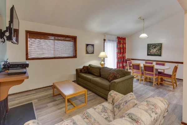 Chalet High image 30