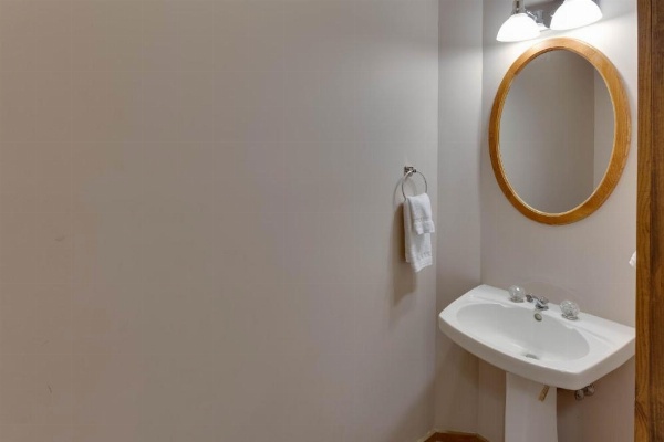 Chalet High image 34