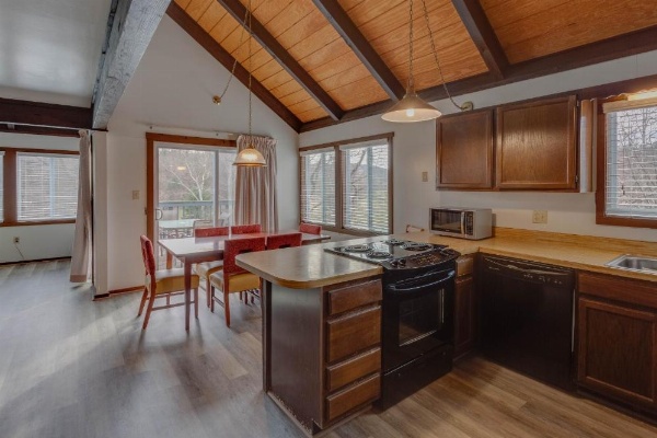 Chalet High image 45