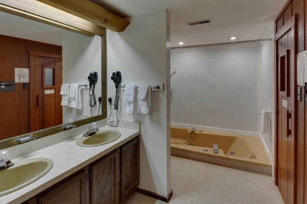 Chalet High image 52